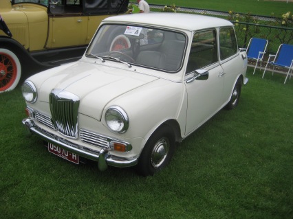 The Riley Elf was a more luxurious option of a Mini with a slightly different bodyshell